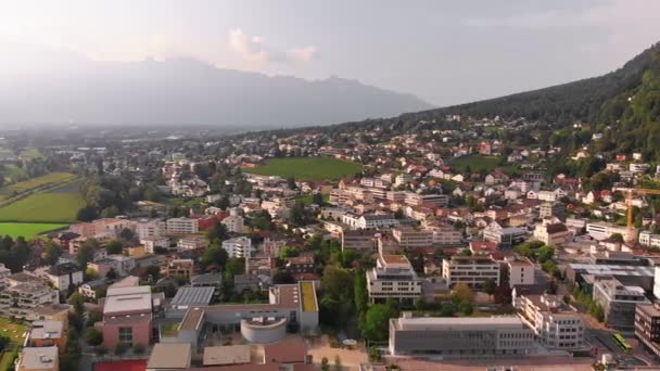 Vaduz is een hoofdstad van Liechtenstein — Stockvideo