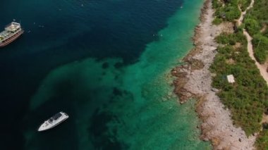 Karadağ 'daki küçük adalar ve tatil beldeleri
