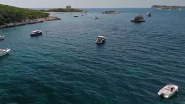 Karadağ 'daki küçük adalar ve tatil beldeleri