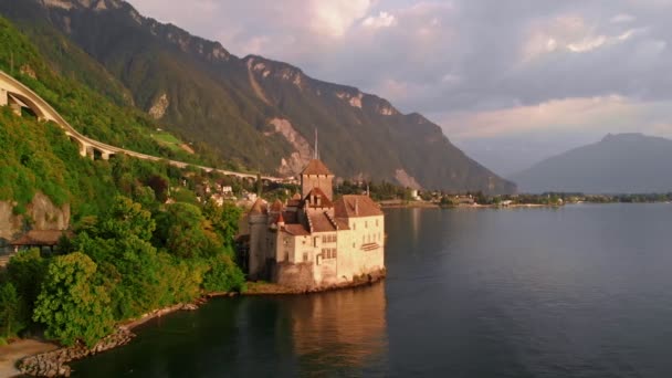 Chillon zámek ve Švýcarsku Montreux — Stock video