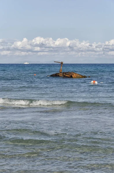 Uitzicht Een Oude Roestige Gezonken Boot — Stockfoto