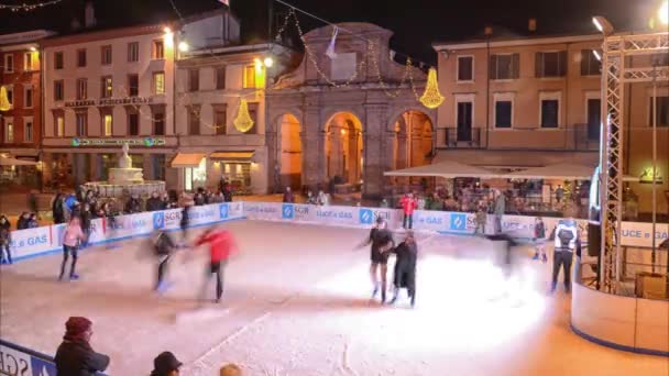 Rimini Olaszország 2016 December Fiúk Lányok Jégpálya Korcsolyázás — Stock videók