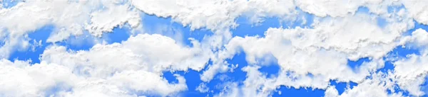 Beyaz Kabarık Bulutlar Karşı Mavi Renkli Çizim — Stok fotoğraf