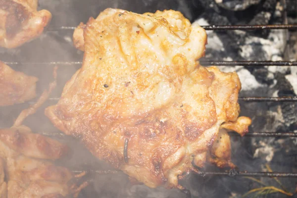 Gegrilde Zonder Been Kippenvlees Roken Barbecue Met Rozemarijn — Stockfoto