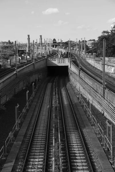 Estação Metro Ferroviária Livre Com Olhar Para Túnel — Fotografia de Stock