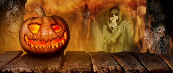 Spooky Halloween Pompoen Een Houten Tafel Nacht Met Mistery Horror — Stockfoto