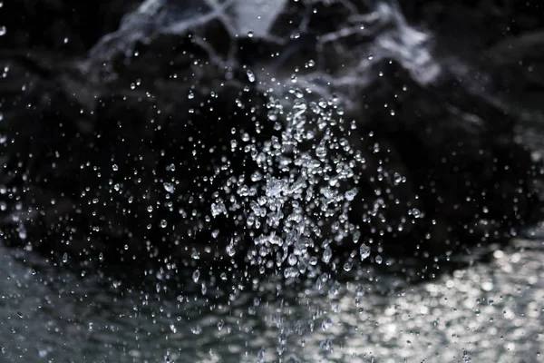 Fontana di spruzzi d'acqua Primo piano a Schwarzenbergplatz A Vienna, Austria — Foto Stock