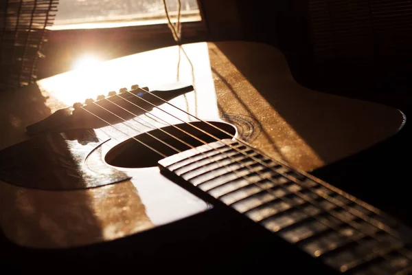 Akusztikus gitárok in Music Studio közelről — Stock Fotó