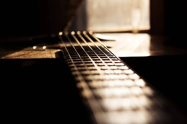 Akoestische gitaar in muziek studio close-up — Stockfoto