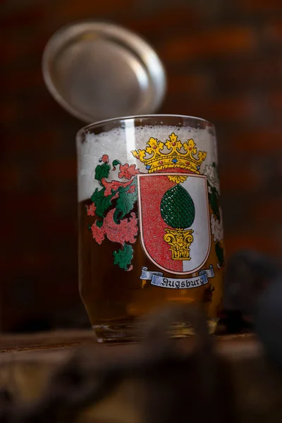 Estofado Cerveza Tradicional Alemana Con Tapa Plata — Foto de Stock