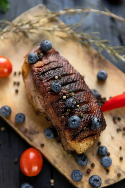 Goose Breast Christmas Roast Blueberries Tomatoes Red Peppers Rosemary Served — Stock Photo, Image