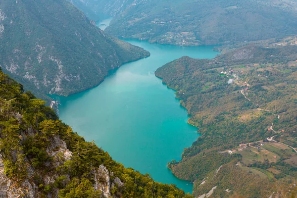 塞尔维亚塔拉国家公园 Banjska Stena观点 参观德里纳河峡谷和佩鲁卡湖 重点是湖泊和峡谷 — 图库照片