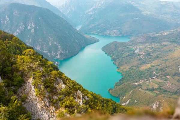 塞尔维亚塔拉国家公园 Banjska Stena观点 参观德里纳河峡谷和佩鲁卡湖 重点是湖泊和峡谷 — 图库照片