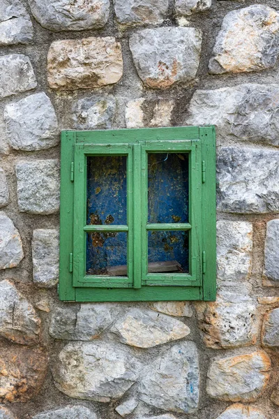 Vintage Houten Raam Een Rustieke Cabine Stenen Muur — Stockfoto