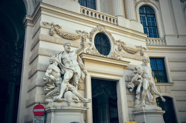 Wien Oostenrijk Standbeeld Van Hercules Buiten Paleis Hofburg Wenen Met — Stockfoto