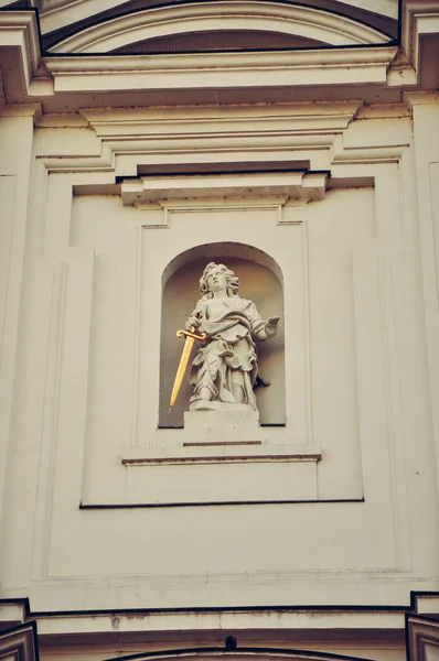Wien Austria Estatua Mármol Con Espada Oro Edificio Detalles — Foto de Stock