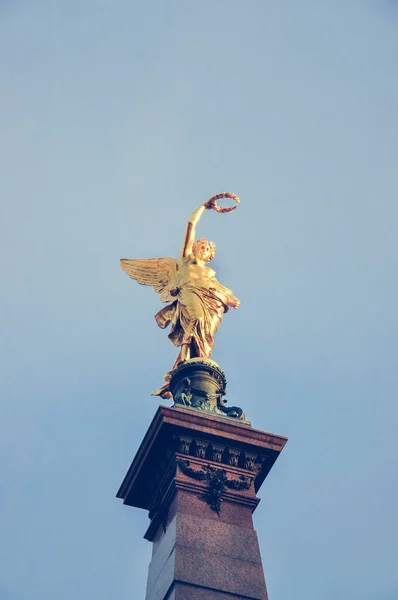 Wien Austria Ángel Oro Con Corona Laurel Liebenberg Monumento Situado — Foto de Stock