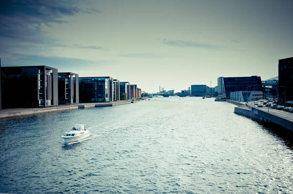 Kopenhag Danimarka Nehirdeki Tekne — Stok fotoğraf