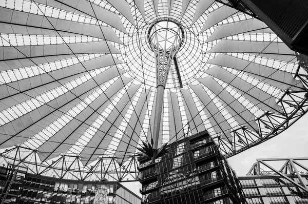 Βερολίνο Γερμανία Γεωμετρική Οροφή Αρχιτεκτονικό Κτίριο Μαύρο Και Άσπρο — Φωτογραφία Αρχείου