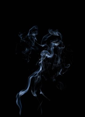 mavi duman siyah üzerine izole
