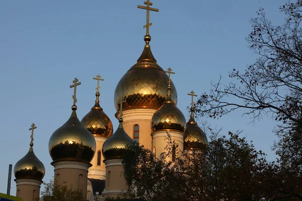 Hermosa Imagen Una Iglesia Ortodoxa Consagrada Por Sol Amanecer Con — Foto de Stock