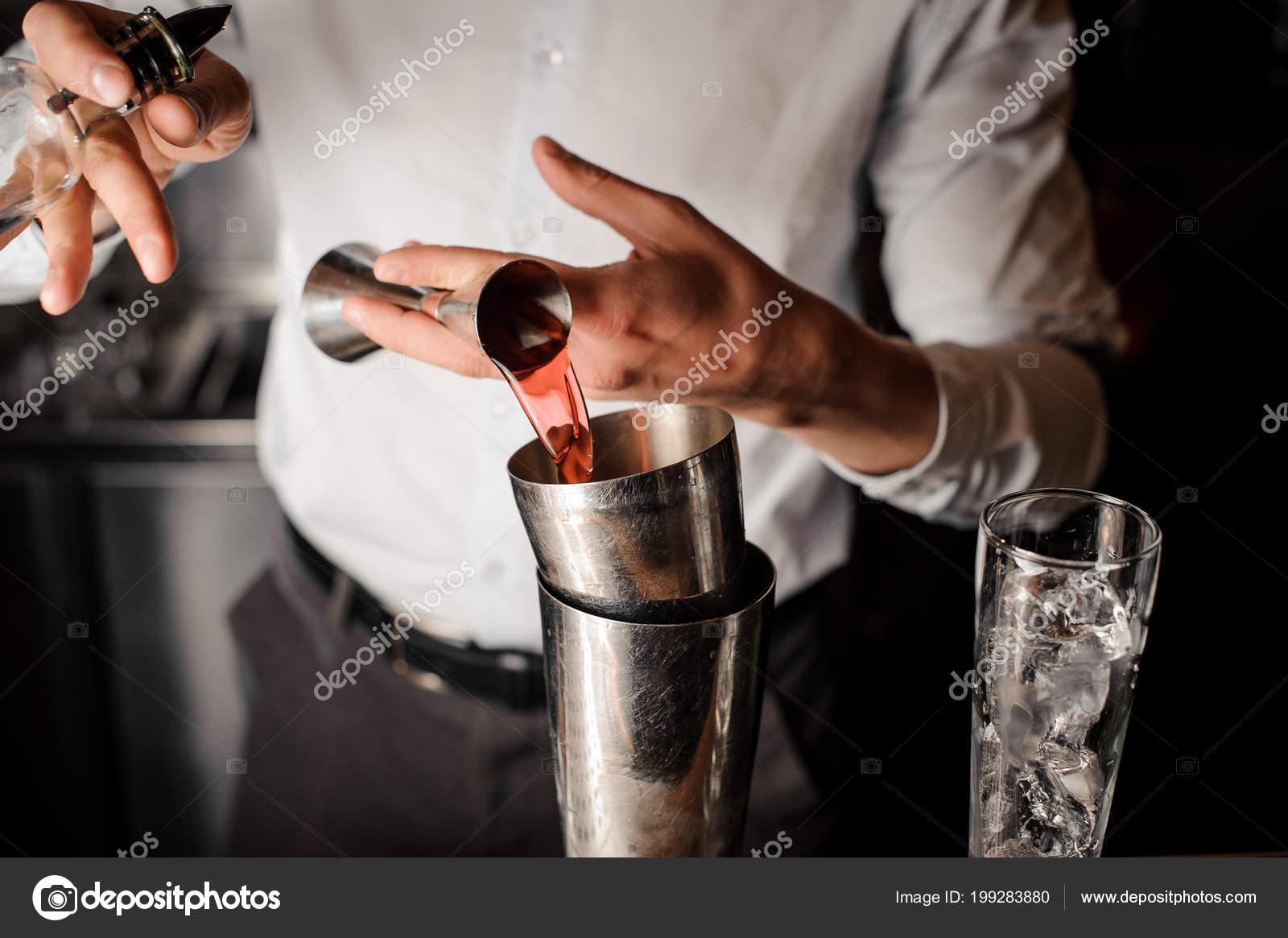https://st4.depositphotos.com/4079177/19928/i/1600/depositphotos_199283880-stock-photo-bartender-adding-red-alcoholic-drink.jpg