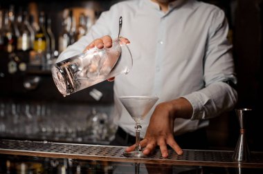 Barmen trasparent alkollü içki ölçme gelen ekleme çubuğu'nda kokteyl cam içine Kupası Cam sayaç