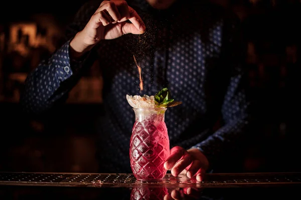 Barman Adding Spices Fresh Sweet Strawberry Mojito Summer Cocktail Dark — Stock Photo, Image