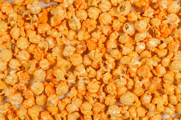 Gestructureerde Achtergrond Van Een Heerlijk Zoute Gouden Popcorn Geïsoleerd Witte — Stockfoto