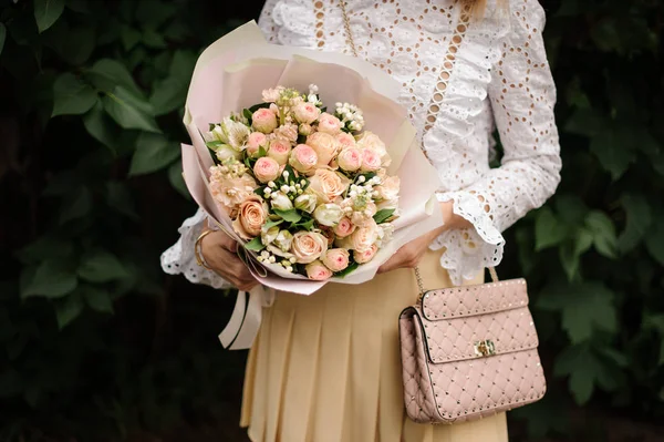 Girl Holding Her Hands Beautiful Bouquet Champagne Color Roses Gift — Stock Photo, Image