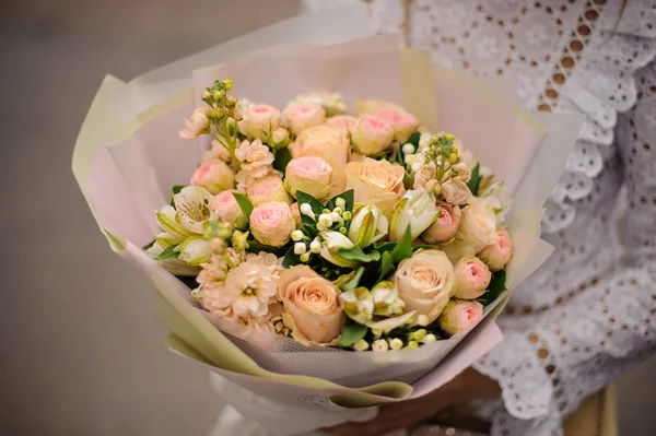 Girl Holding Her Hands Beautiful Bouquet Champagne Color Pink Roses — Stock Photo, Image