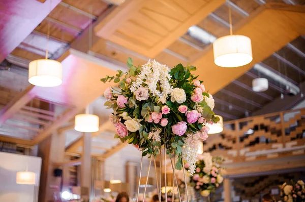 Buquê Decoração Casamento Peônias Rosa Concurso Rosas Com Folhas Verdes — Fotografia de Stock