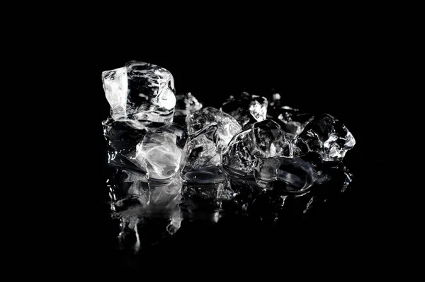 Top View Pile Melting Fresh Ice Arranged Black Background Studio — Stock Photo, Image