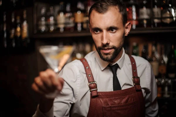 Smiling Bartender White Shirt Brown Leather Apron Holding Transparent Cocktail — Stock Photo, Image