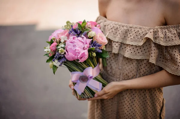 Woman Beige Dress Holding Tender Pink Bouquet Roses Peonies Decorated — Stock Photo, Image