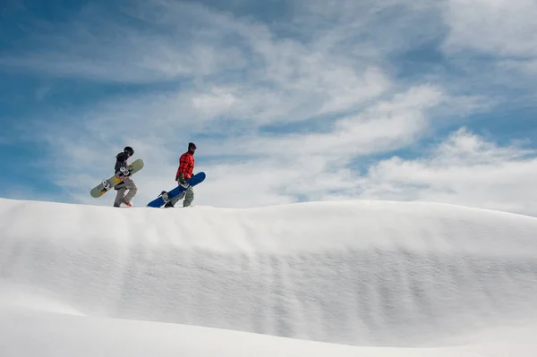 Two Young Snowboarders Walking Hill Snowboards Hands Background Clear Blue — Stock Photo, Image