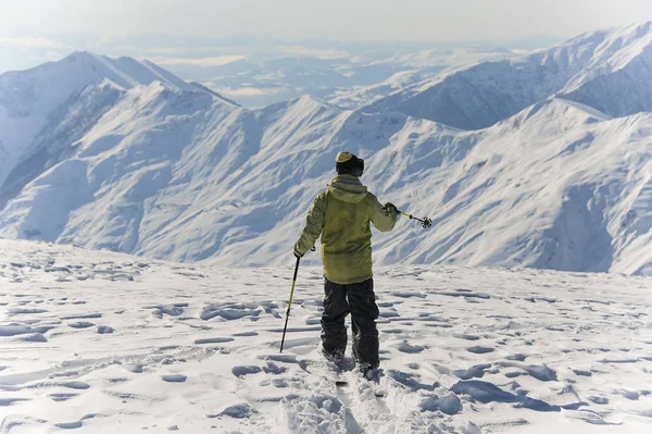 Vue Arrière Skieur Actif Vêtements Sport Jaune Vif Descendant Les — Photo