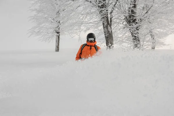 Homem Descendo Snowboard Neve Montanha Popular Resort Turístico Goderzi Geórgia — Fotografia de Stock