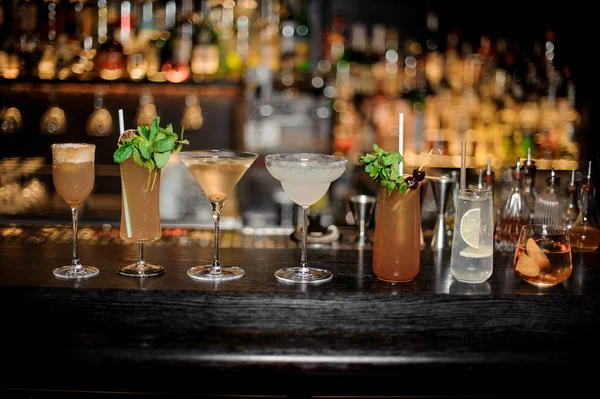 Ensemble Cocktails Classiques Dirty Martini Sherry Cobbler Brandy Crusta Margarita — Photo