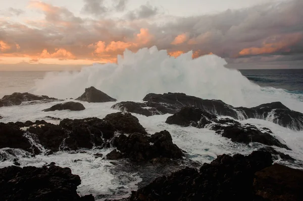 Stormy sea wave and a lot of rocks under the cloudy sky — 스톡 사진