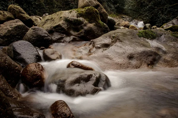 Background Clear Cold Water Flowing Rocks Aphrodite Baths Georgia — Stock Photo, Image