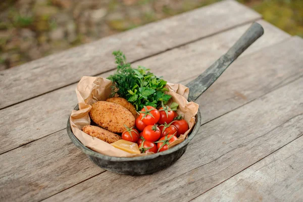 Traditional georgian dish Mchadi in the pot — Stock Photo, Image