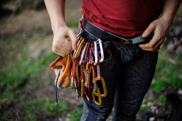 Strong man with a lot of carbines on the belt — Stock Photo, Image