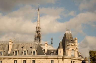 Fransa, Paris-20 Ekim 2017: sonbahar gününde Notre Dame de Paris Katedrali