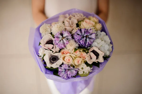 Gros plan de bouquet de mariage incroyable avec des bluebells — Photo