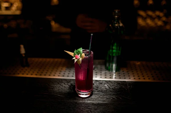 Close-up of decorated cocktail on bar counter — Stock Photo, Image