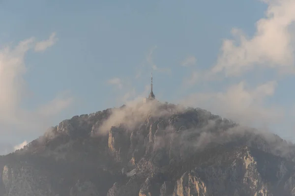 Tornet på toppen av kullen i Canyon — Stockfoto