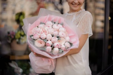 Pembe şakayık ile bir buket yakın çekim