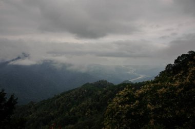 Dağların tepesinden harika manzara