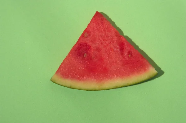 Flat Lay Green Surface Slice Red Watermelon Illuminated Direct Sunlight — Stock Photo, Image